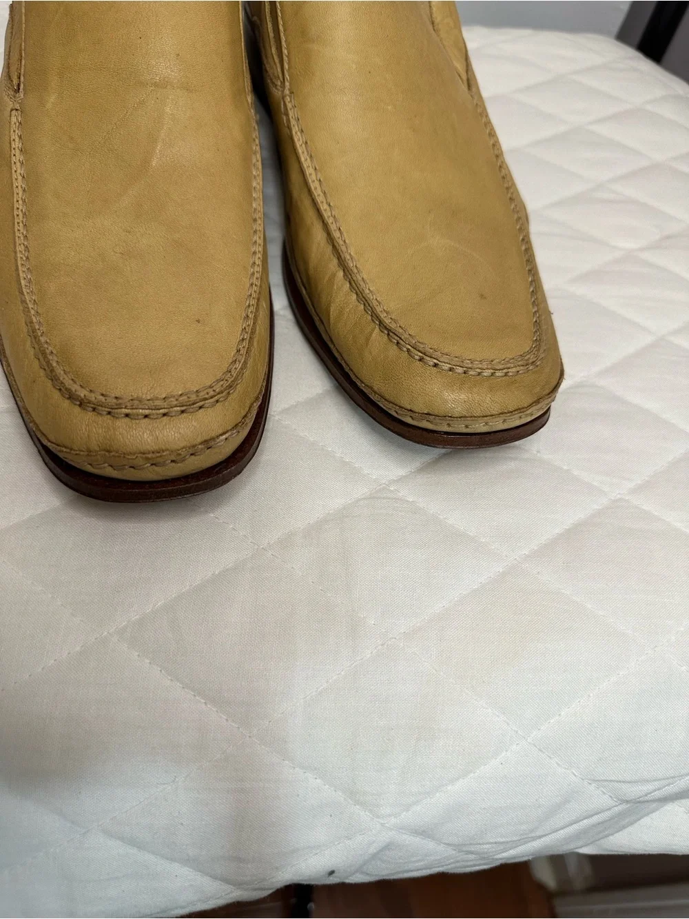 J. J Wilbur Men's Size US 9.5 EUR 43 Slip-On Leather Loafers Tan Handmade Seal